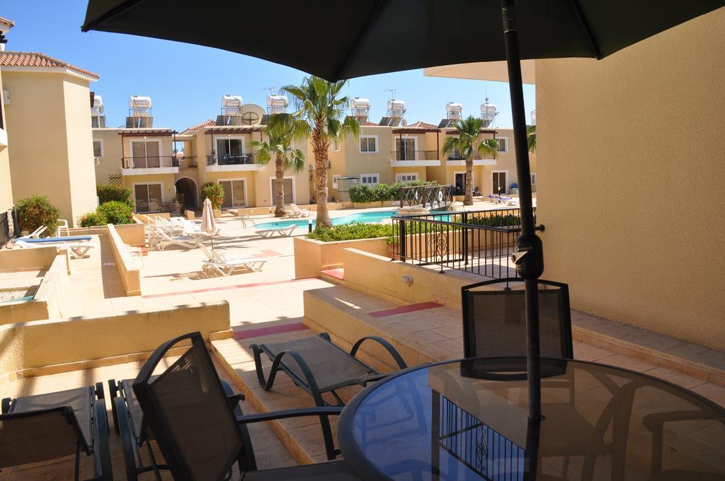 Sirena Sunrise, Apartment 4 Paphos Habitación foto