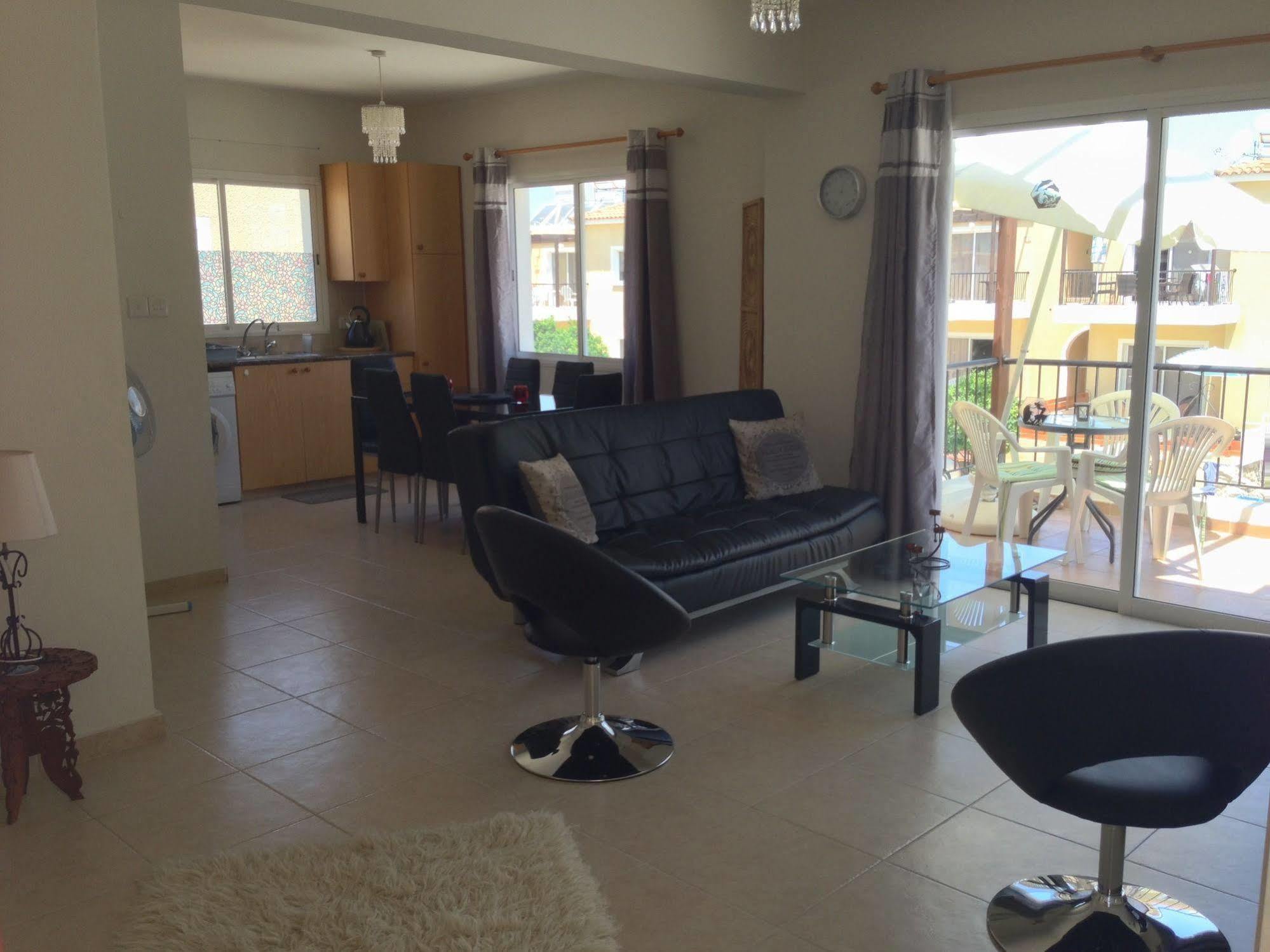 Sirena Sunrise, Apartment 4 Paphos Exterior foto