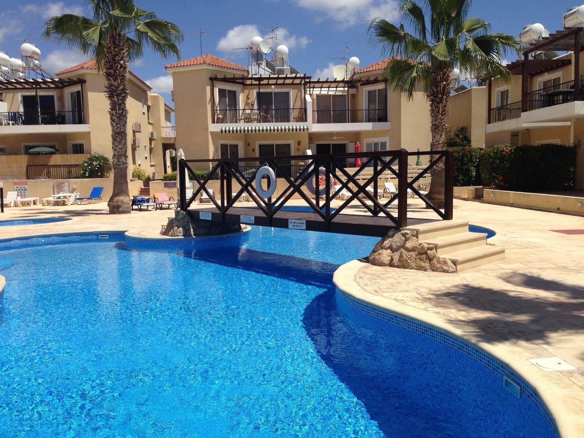 Sirena Sunrise, Apartment 4 Paphos Exterior foto