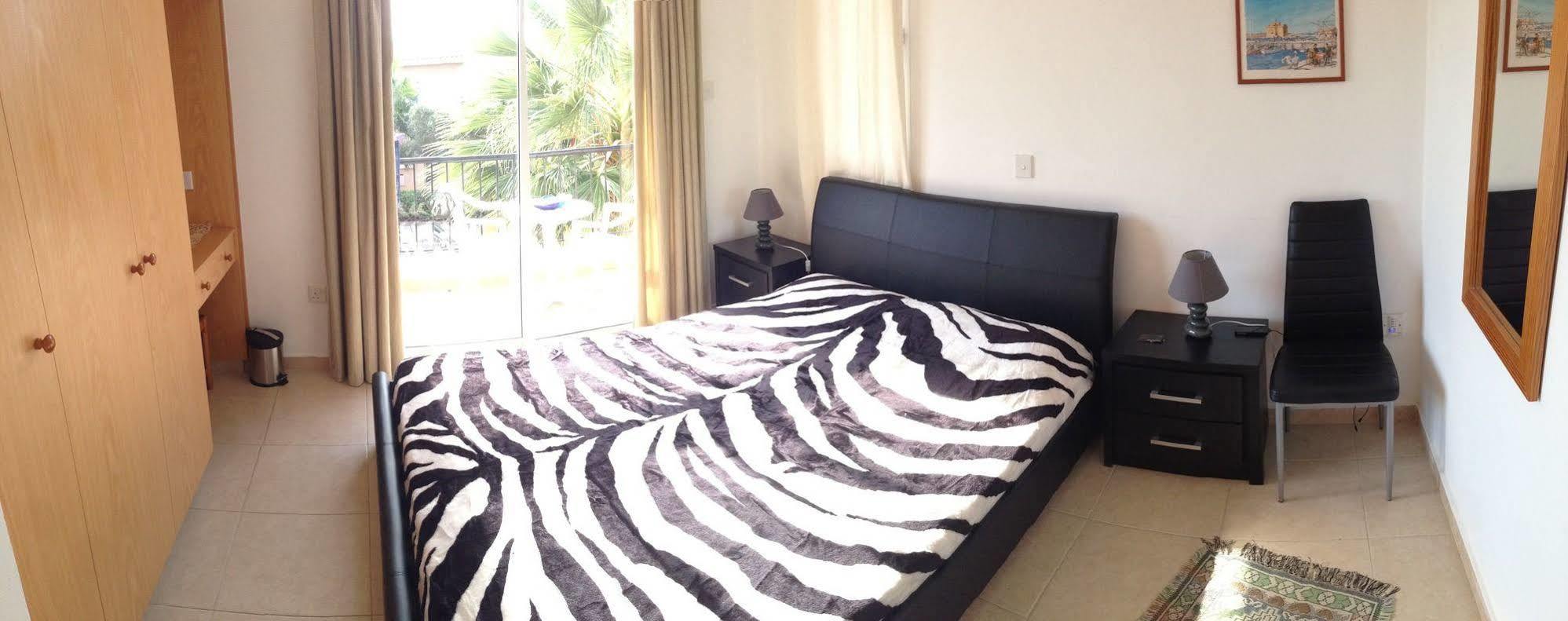 Sirena Sunrise, Apartment 4 Paphos Exterior foto